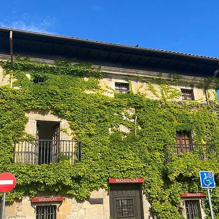 Apartamento Gaudi Комильяс Экстерьер фото